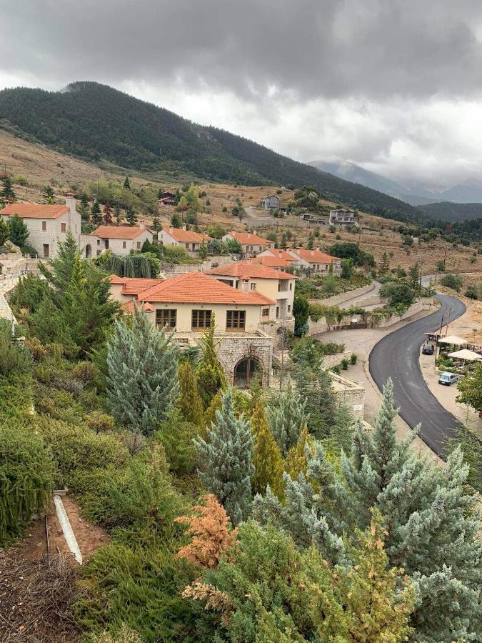 カラブリタ Καστρο Πετρινα Σαλε Καλαβρυταヴィラ エクステリア 写真