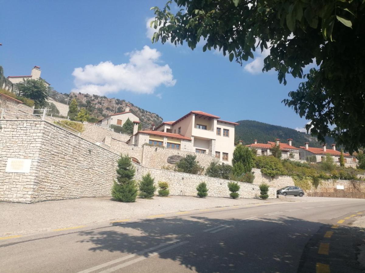 カラブリタ Καστρο Πετρινα Σαλε Καλαβρυταヴィラ エクステリア 写真