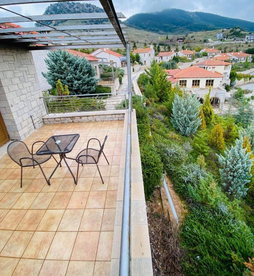 カラブリタ Καστρο Πετρινα Σαλε Καλαβρυταヴィラ エクステリア 写真